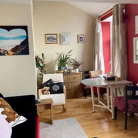 Sea View Apartment *